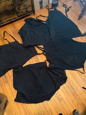 Lot of 5 pinstripe server aprons with pockets